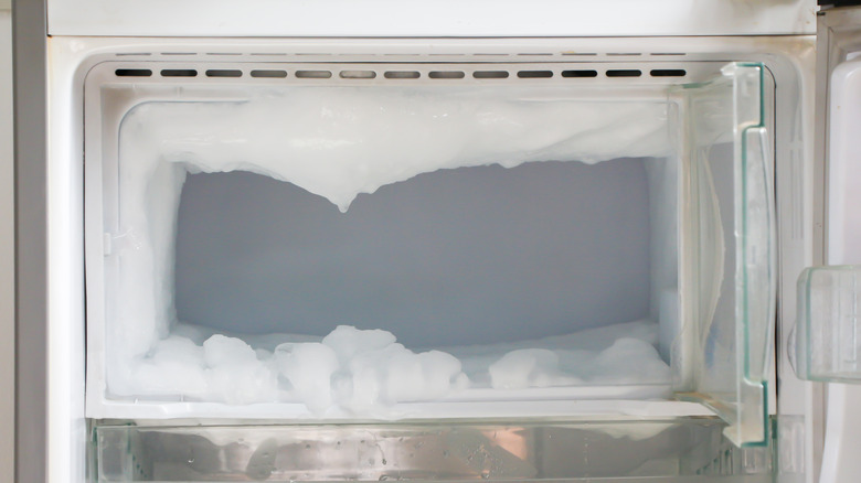 Fridge with frost build-up