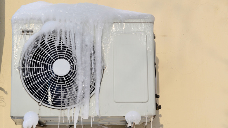 Frozen outdoor air conditioning unit