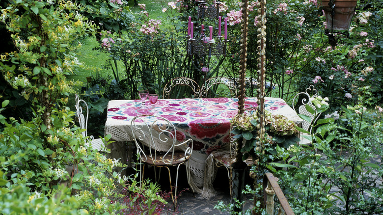 A vintage-inspired romantic garden display.