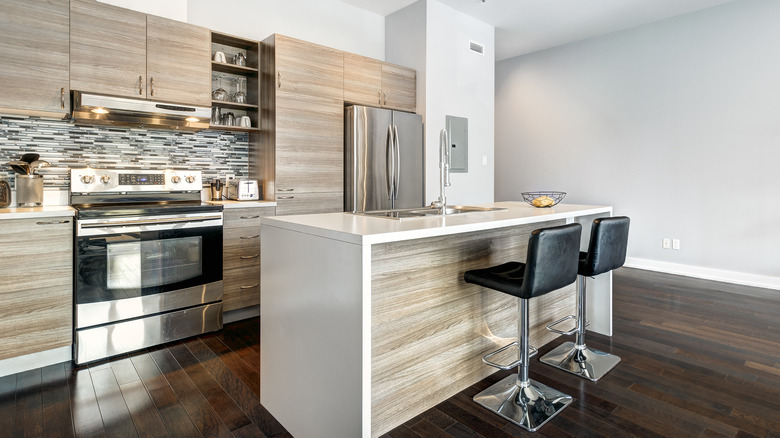 space above kitchen cabinets