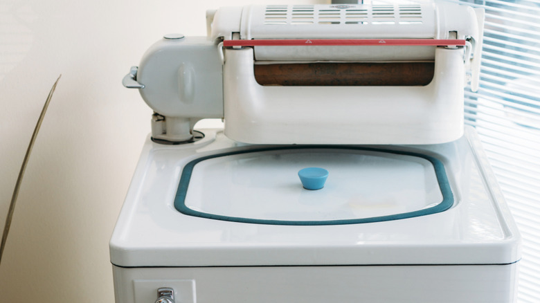 white wringer washing machine