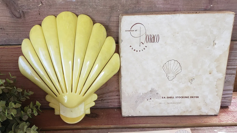 A yellow SafTdri seashell by its original box
