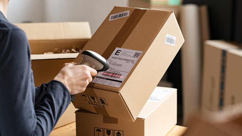 Scanning shipping label
