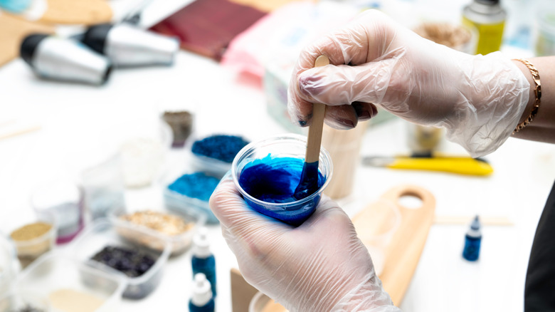 Person holds blue resin container