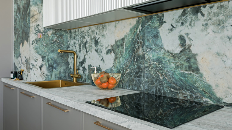 green marble backsplash in kitchen
