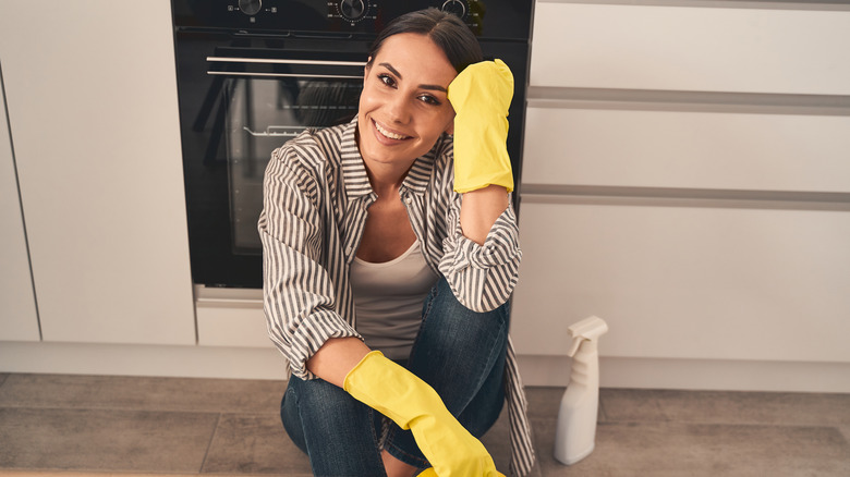 traditional way of cleaning oven