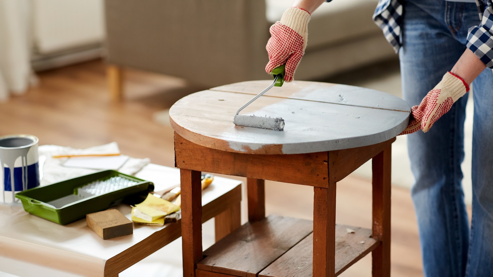 The Secret To Keeping A Paint Roller From Drying Out Overnight Is A