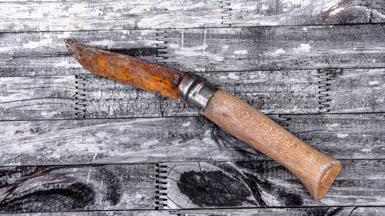 Rust on knife