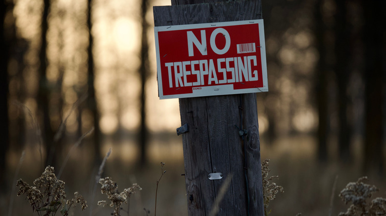 No trespassing sign