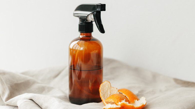 Glass bottle with spray nozzle