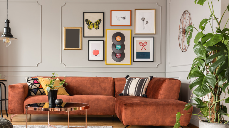 gallery wall in living room 