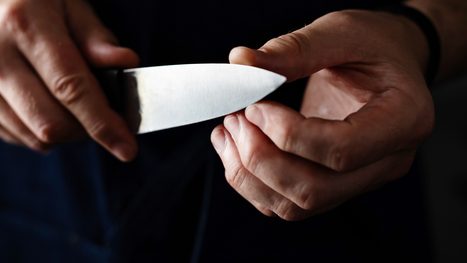 How To Easily Sharpen A Knife Using Nothing But A Coffee Mug