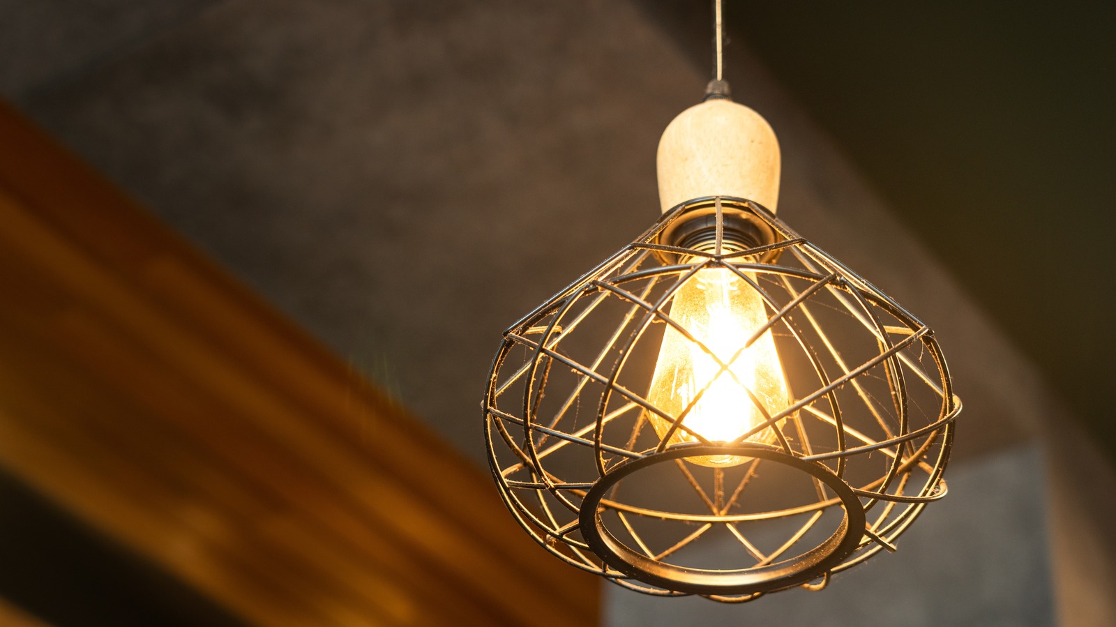 The Simplest Way To Change A Lightbulb In A Hard To Reach Area