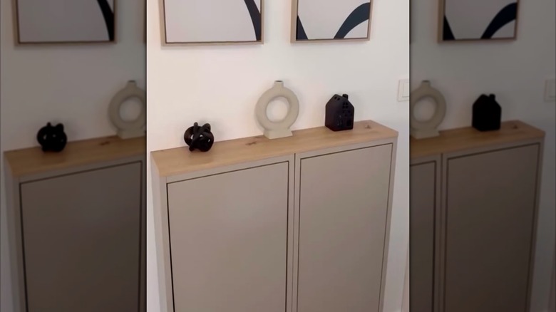 Photo showing IKEA's HAVBÄCK as an entryway cabinet