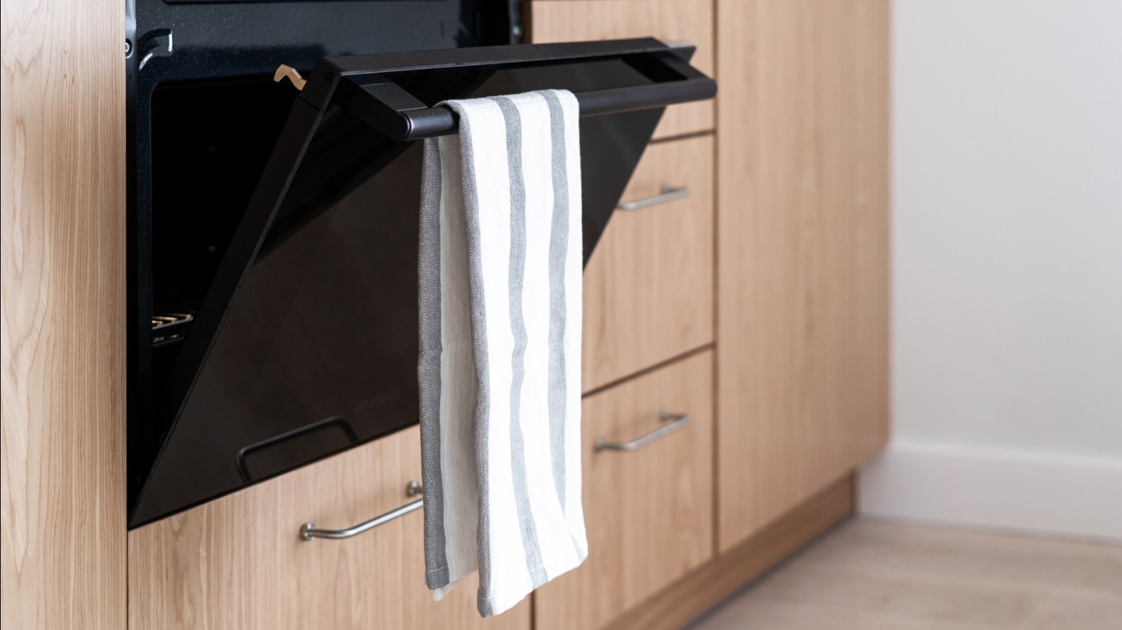 The Smart DIY Solution To Keep Kitchen Towels From Falling