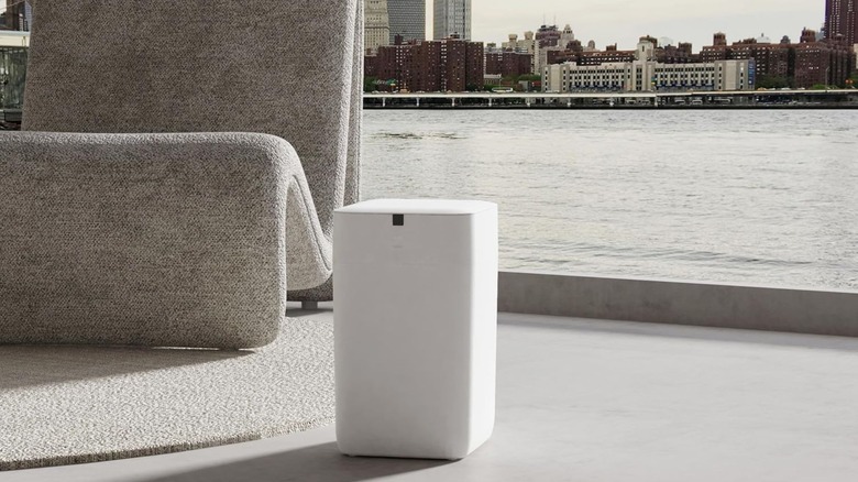 Airdeer automatic trash can in modern living room