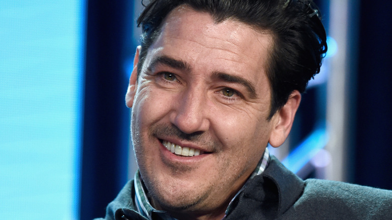 Jonathan Knight smiling 