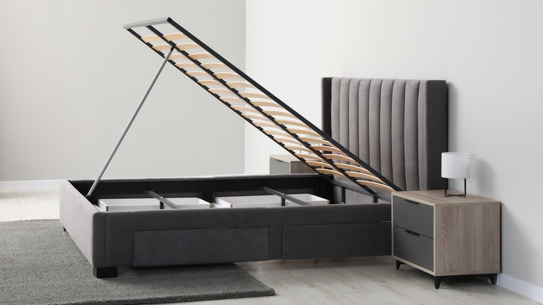 lifted hydraulic bed