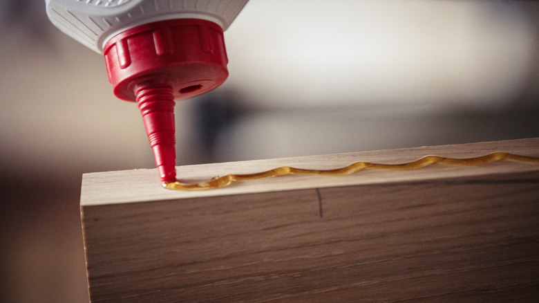 Application of epoxy adhesive to wood