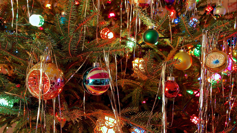 A Christmas tree decorated with vintage decorations