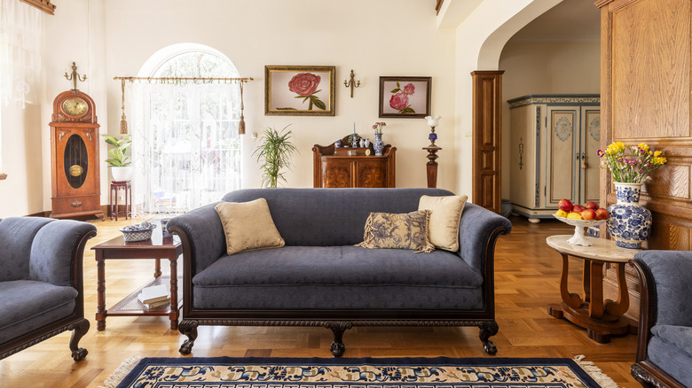 A living room with a blend of different style items.