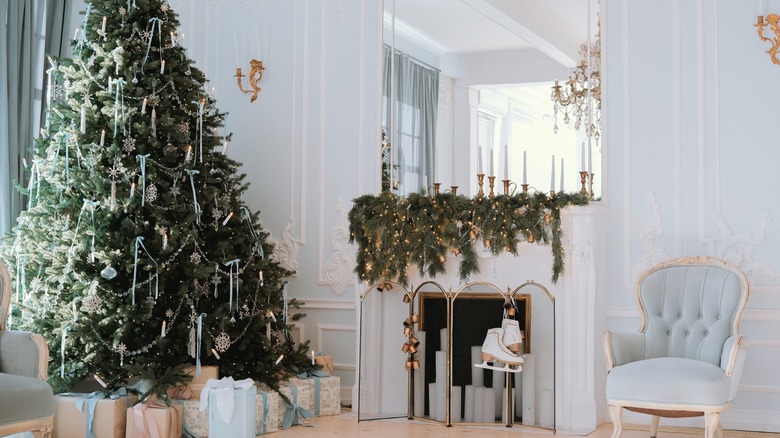 A room with a Christmas tee and festive decor around the mirror