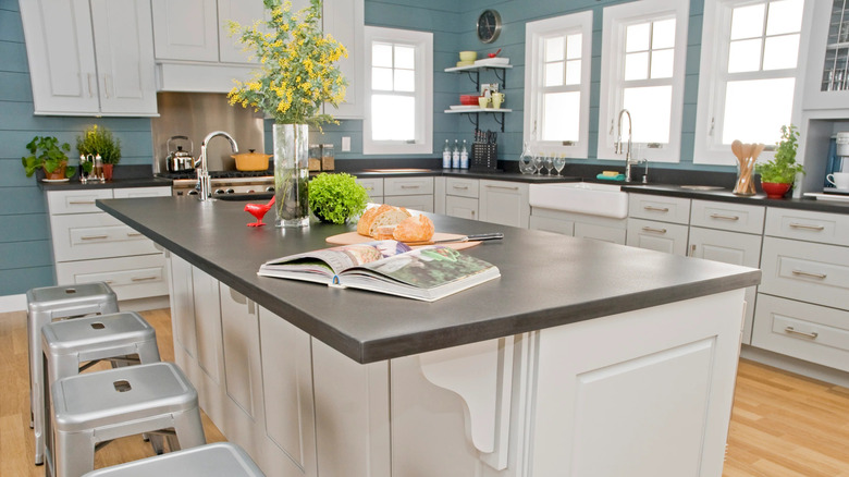 A product image of Richlite's Grays Harbor countertops.