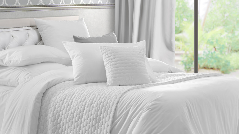 Bed with white comforter