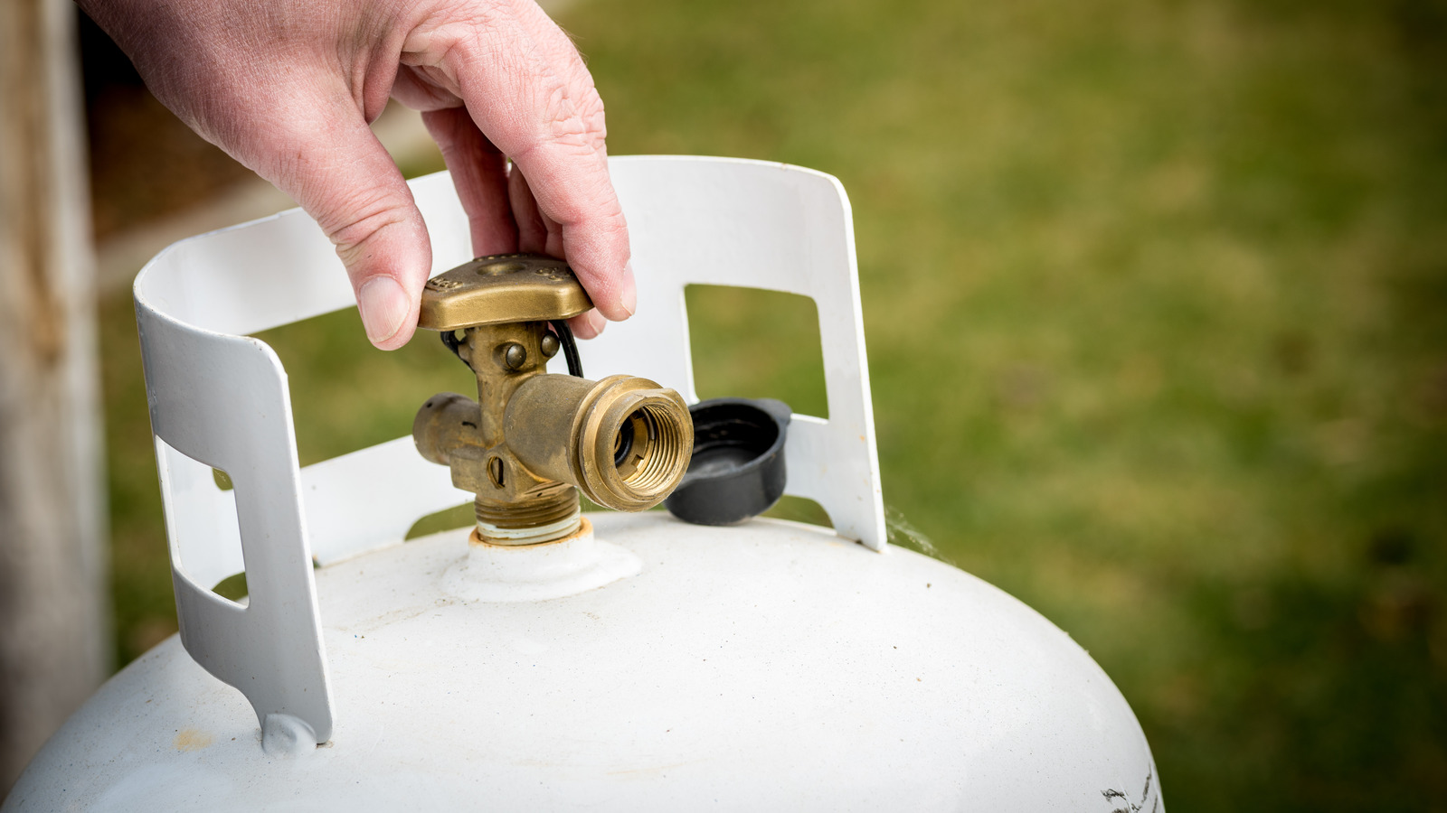 The TikTok Hack That Makes It Easy To Tell How Full Your Propane Tank Is – House Digest