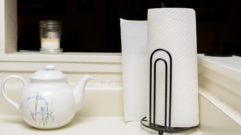 Paper towel holder