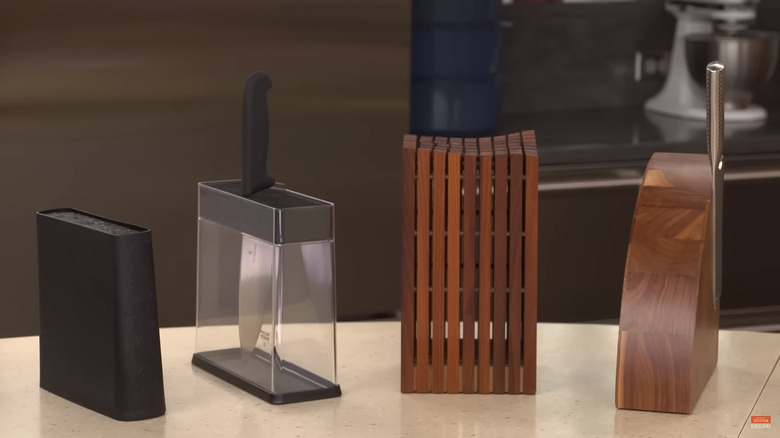 Types of universal knife block