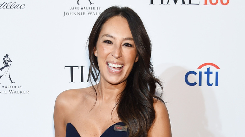 Joanna Gaines and her husband Chip on a talkshow