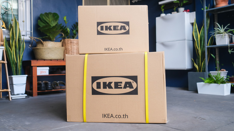 https://www.housedigest.com/img/gallery/the-truth-about-ikea-vs-wayfair/intro-1659377141.jpg