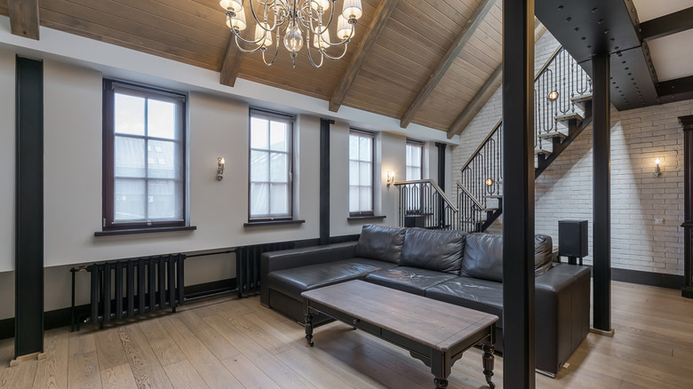 Stylish living room with dark, traditional wood trim and black trim, pairied with wood-like LVP flooring in a lighter shade