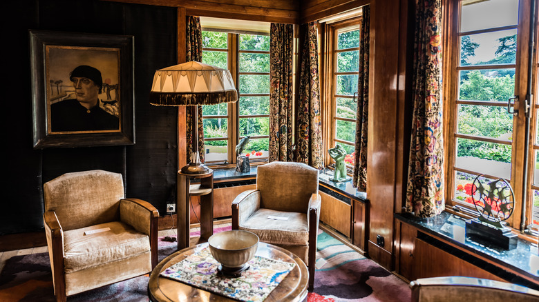 Art Nouveau decor living room