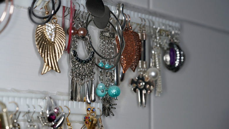 Hanging jewelry on wall