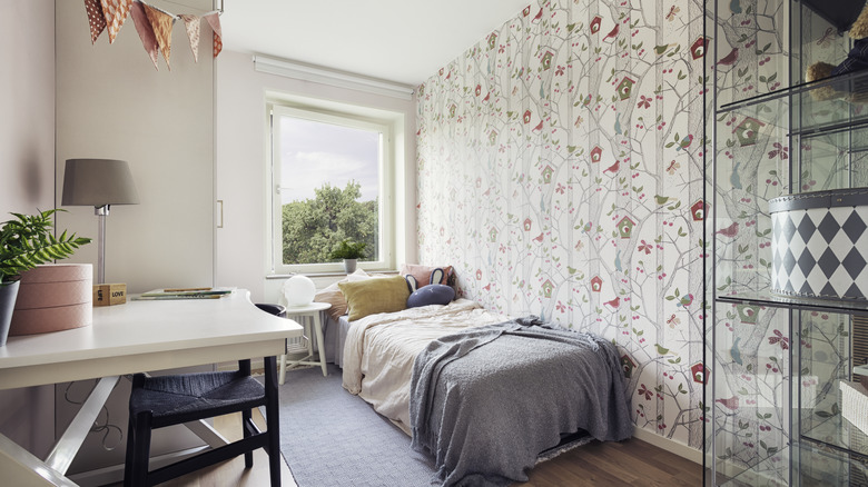 floral wallpaper