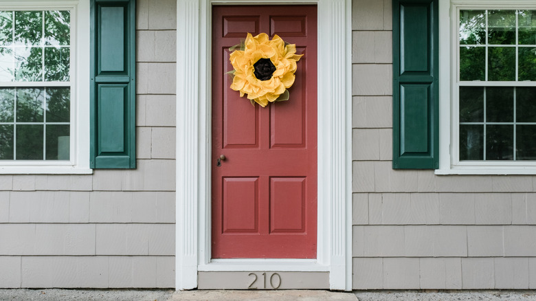 Entryway door without a window