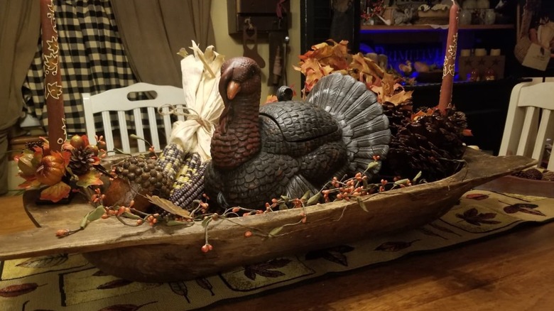 Turkey tureen table display
