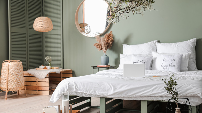 round mirror in bedroom