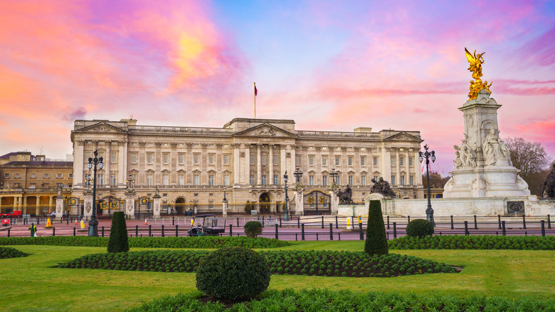 Buckingham Palace at sunrise 