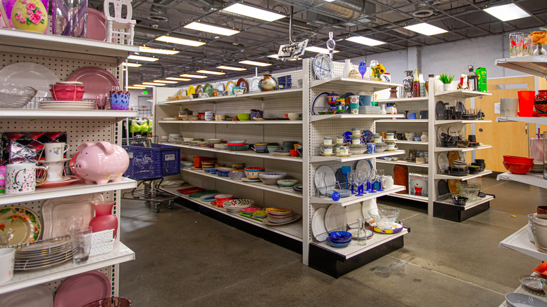 The home decor aisle in a thrift store