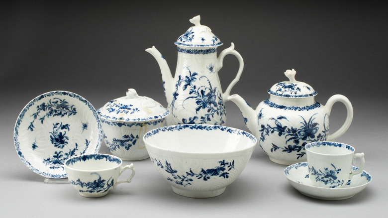 Worcester tea set in white and blue.