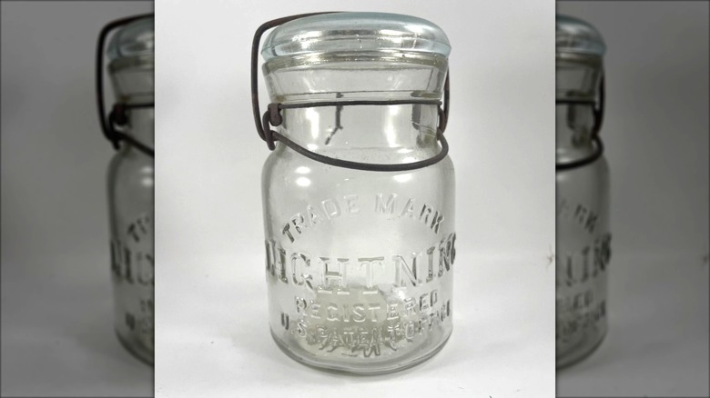 Pint size antique Lightning Putnam mason jar