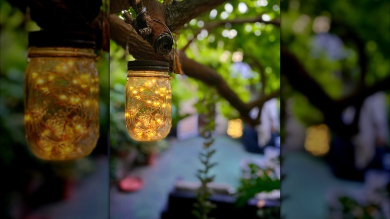 Mason jar with handle stuffed with lights