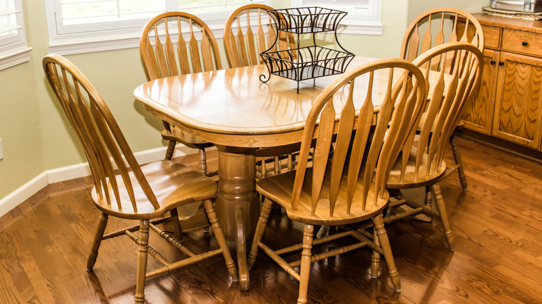 Colonial American style dining set