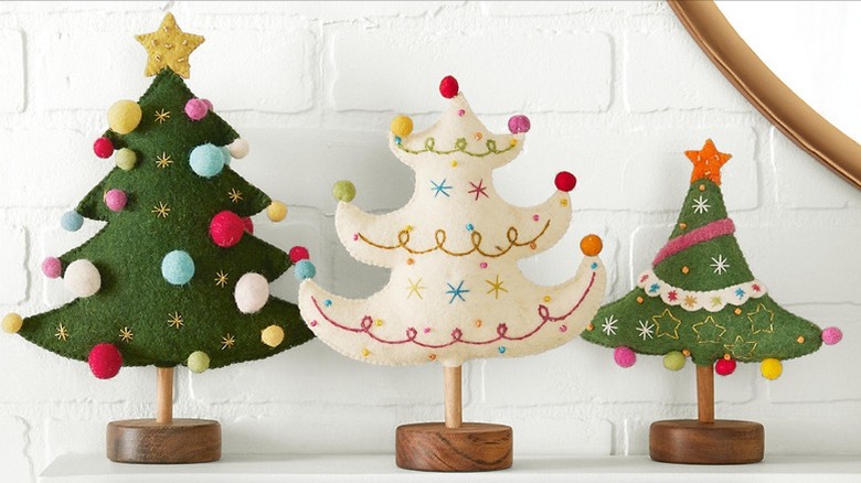 Felt Christmas trees on a mantle