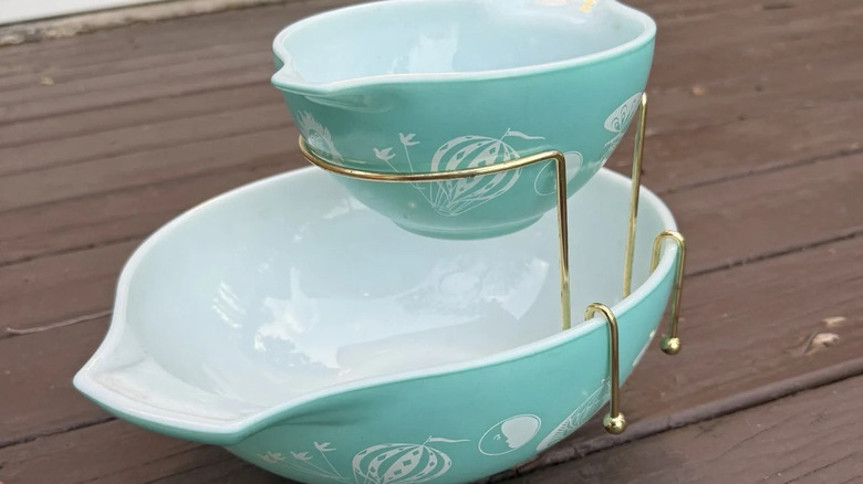 A complete Balloons chip and dip bowl set on a wooden tabletop.