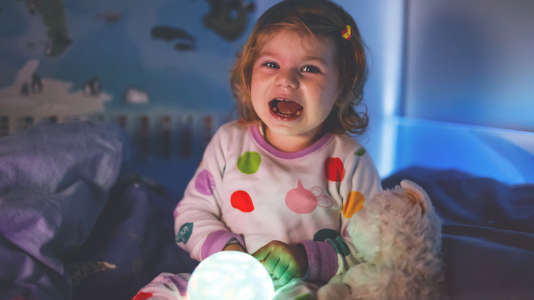 toddler crying with night light