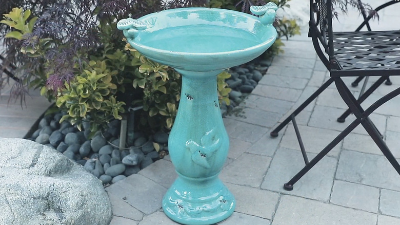 Alpine Corporation's 25-inch-tall Ceramic Antique Pedestal Birdbath
